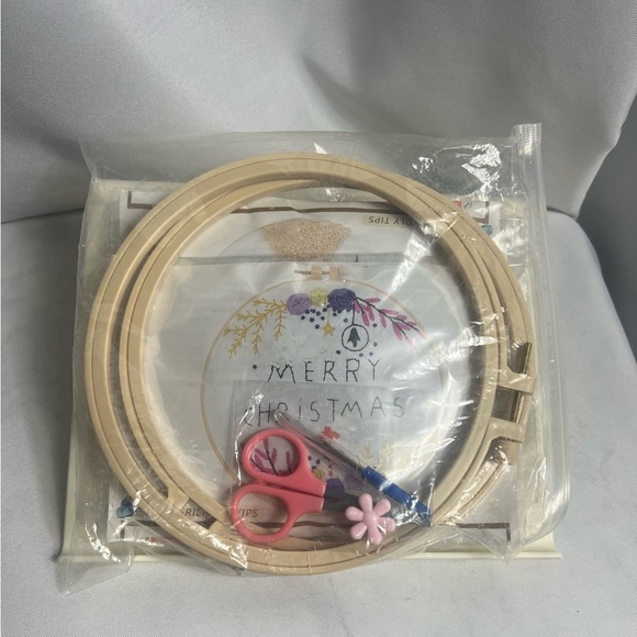 Embroidery Starter Kit 4 Pack Crosstitch Include Patterns,Instruction, Hoops - Picture 1 of 3